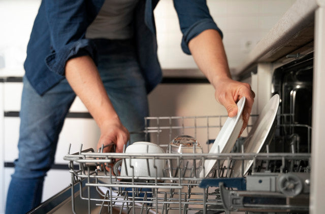 O que preciso saber antes de comprar uma máquina de lavar louça?