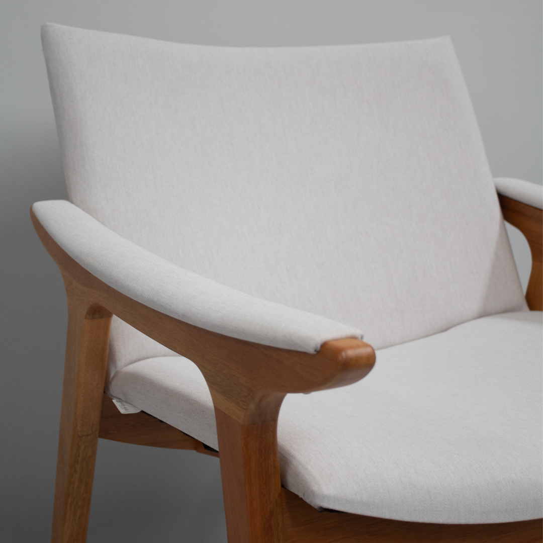 Poltrona Elipse 76cm Seiva Madeira Champanhe Linho Cinza