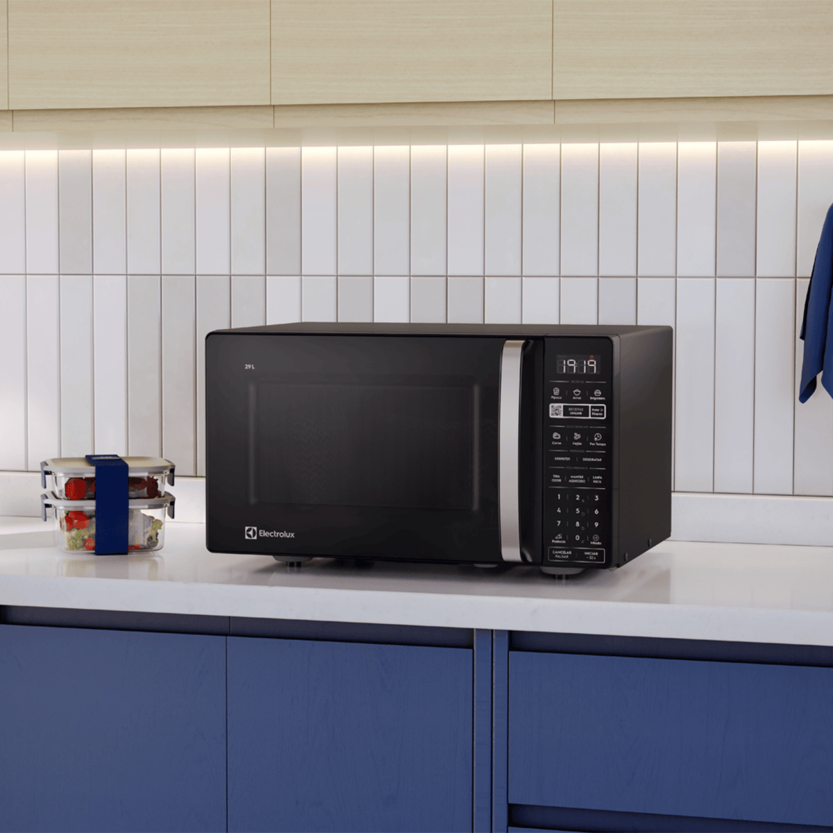 Micro-ondas Electrolux 29L Efficient ME29P Função Descongelamento Assistido Preto 220V