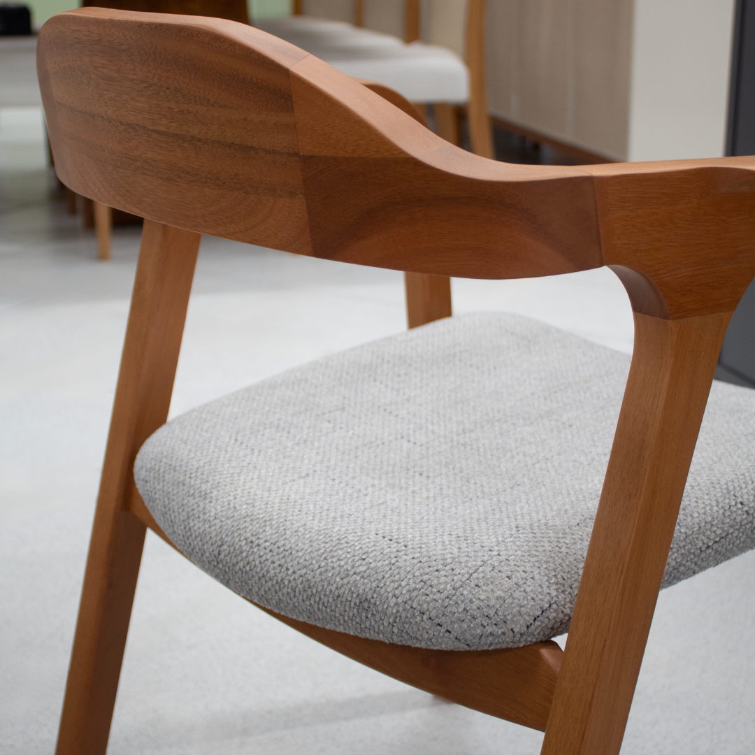 Poltrona Astom Seiva 60cm Champagne Linho Cinza