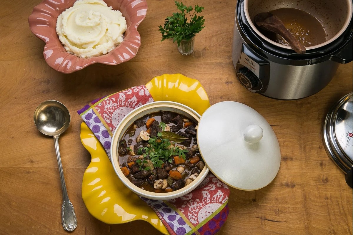 Panela de Pressão Elétrica Philips Daily Collection RI3103/75 5L Inox 220V