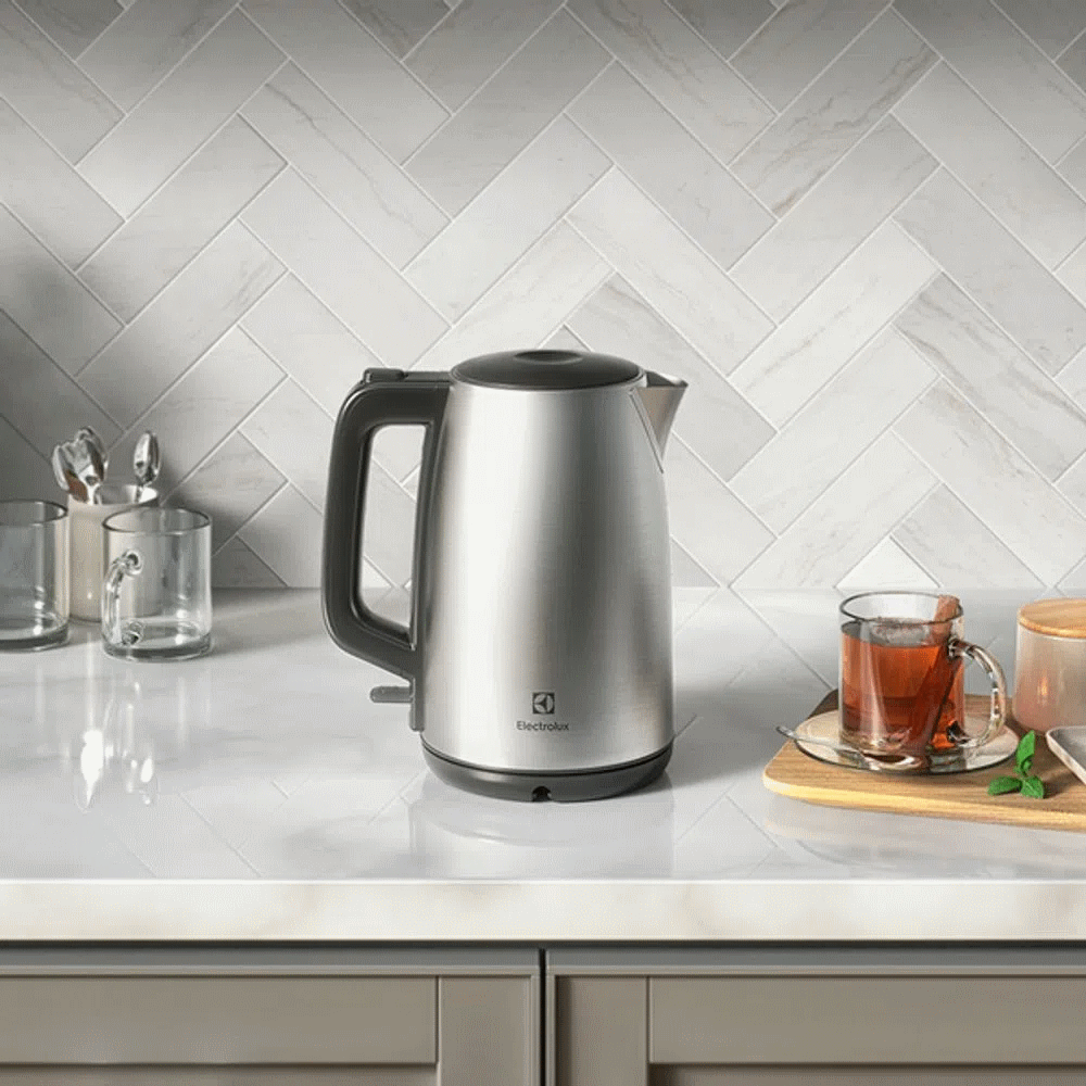 Chaleira Elétrica Experience Electrolux EEK25 1,7L Inox/Preto 220V