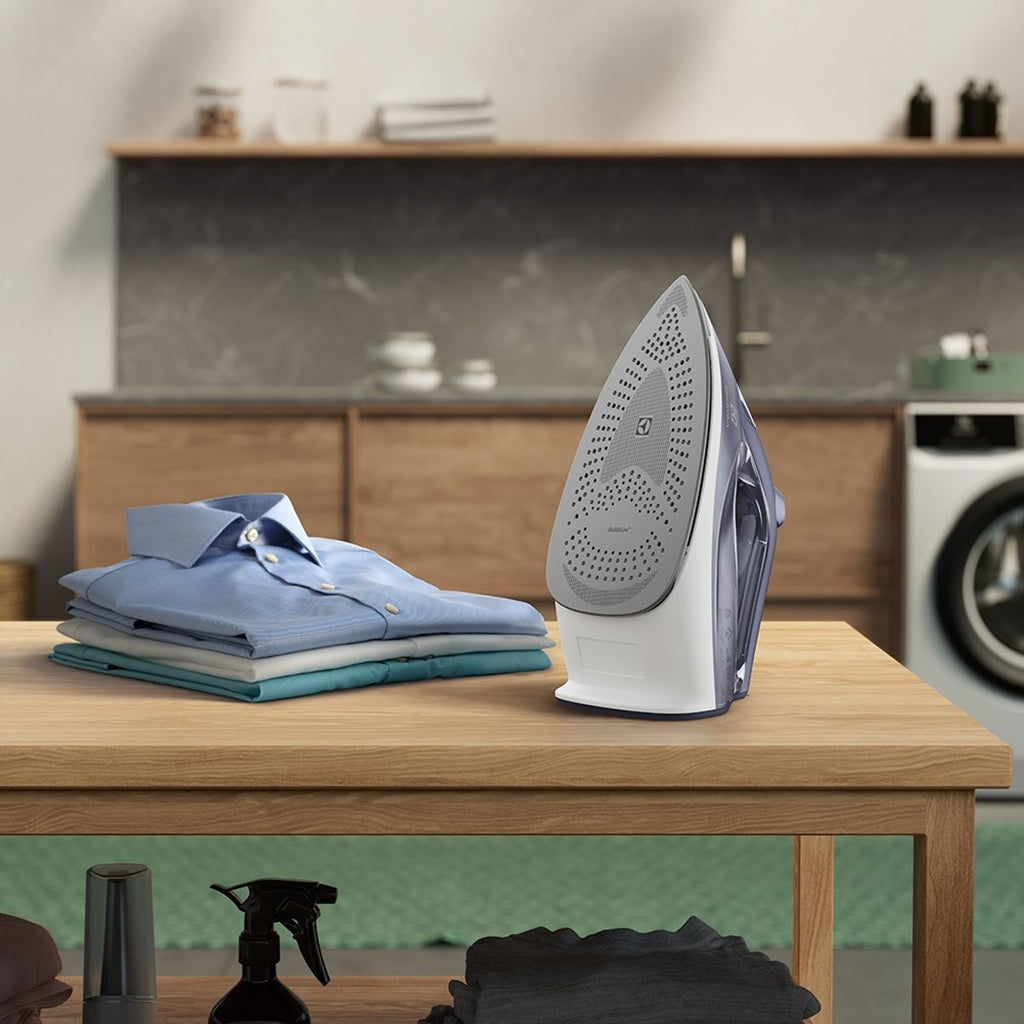 Ferro de Passar a Vapor e a Seco Electrolux Experience com PowerVapour e Base de Cerâmica ESI60 220V