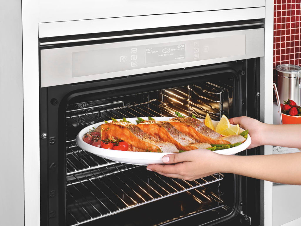 Kit Brastemp Gourmand de Embutir Forno Elétrico 67L+Micro-ondas 40L com Grill Inox 220V