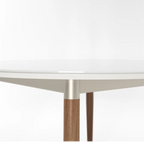 Mesa Abbey Redonda cor Natural Off White Fosco e Champanhe