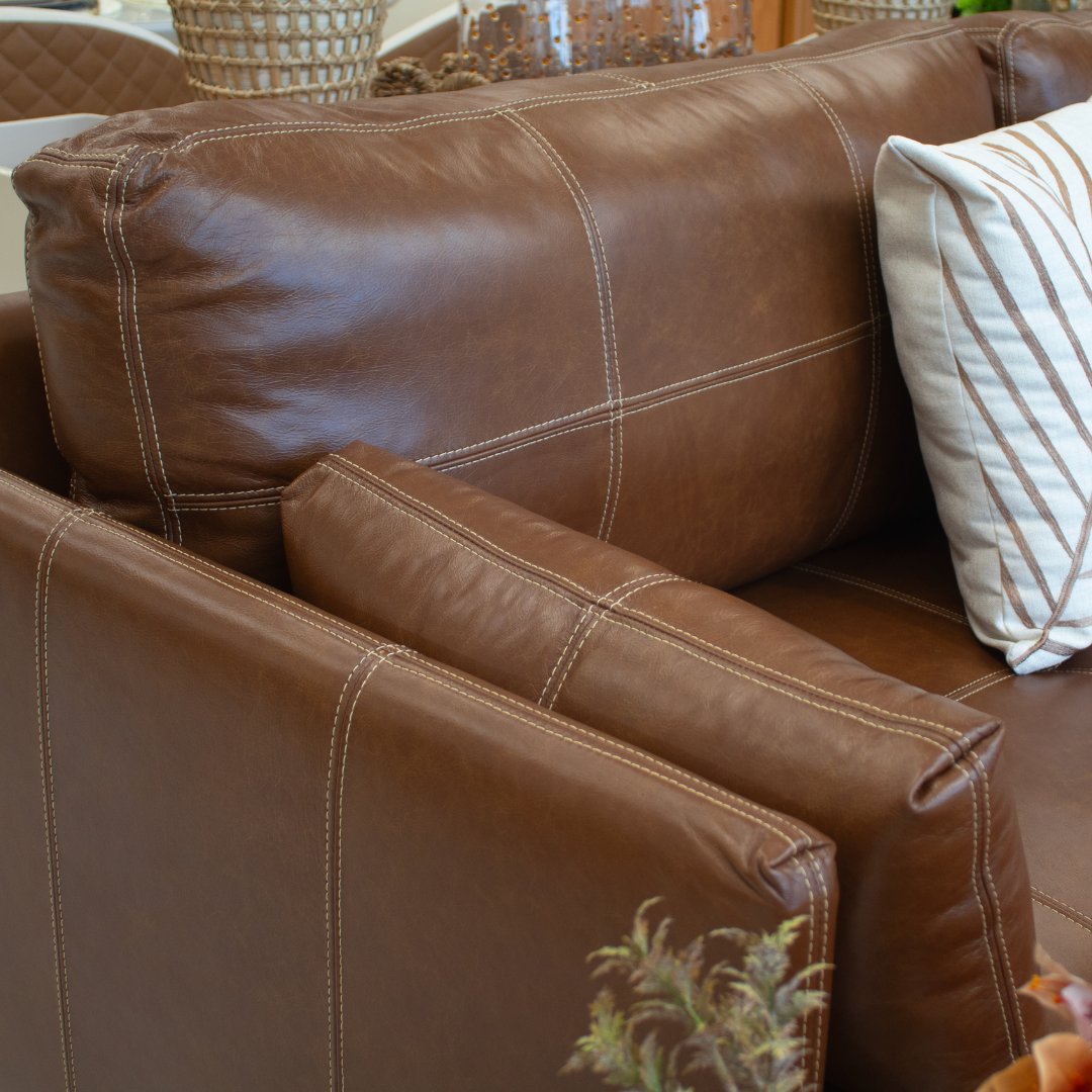 Sofá Living Steel 210cm Temda 2 assentos Couro Legítimo Caramelo
