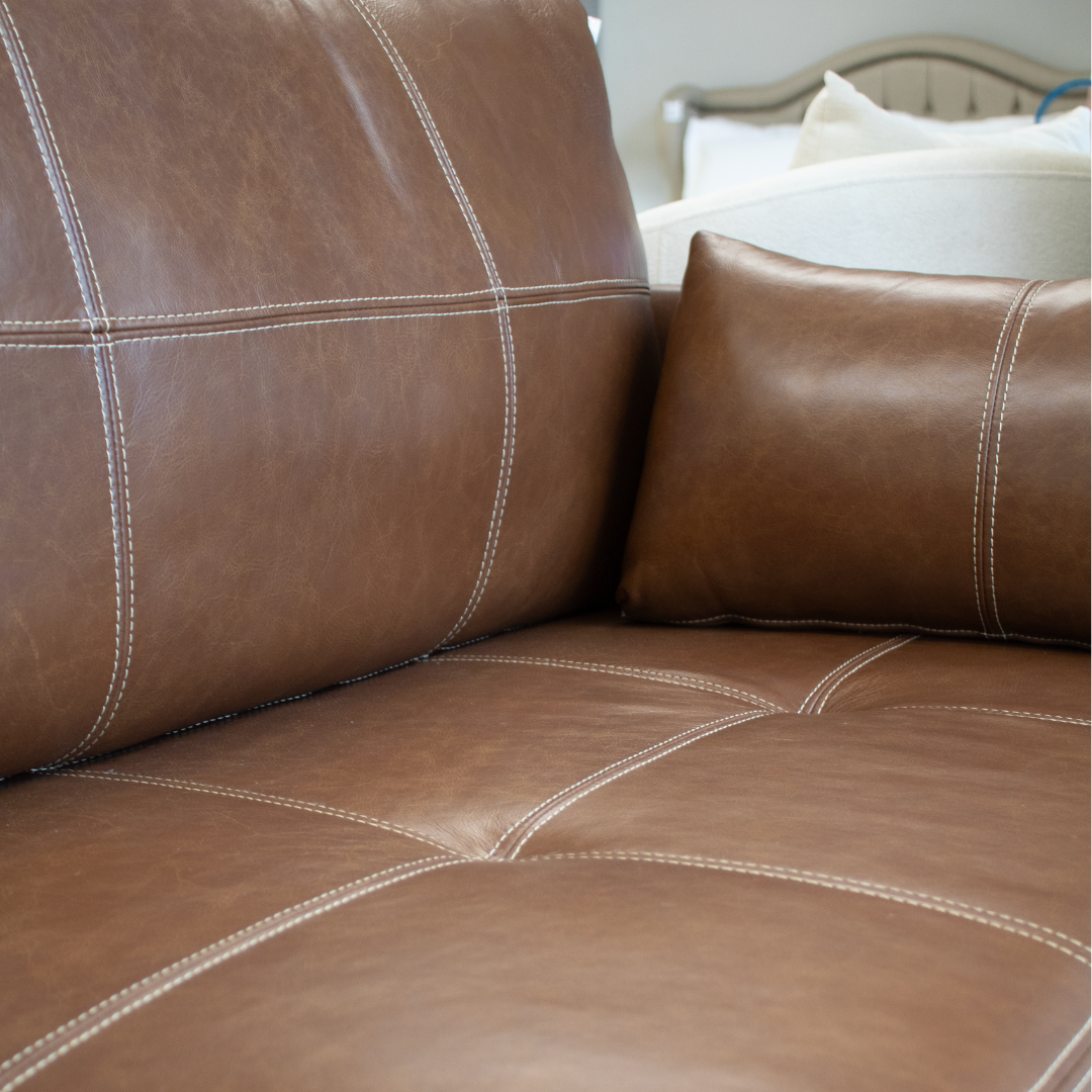 Sofá Living Steel 210cm Temda 2 assentos Couro Legítimo Caramelo