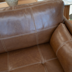 Sofá Living Steel 210cm Temda 2 assentos Couro Legítimo Caramelo
