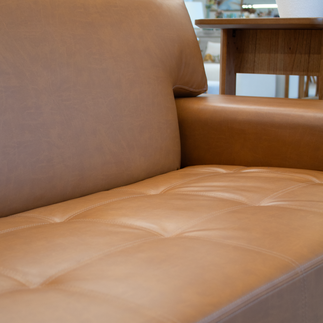 Sofá Living Texas 240cm Temda 2 assentos Courissimo Caramelo