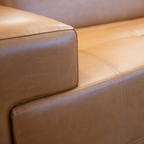 Sofá Living Texas 240cm Temda 2 assentos Courissimo Caramelo