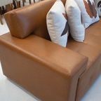Sofá Living Texas 240cm Temda 2 assentos Courissimo Caramelo
