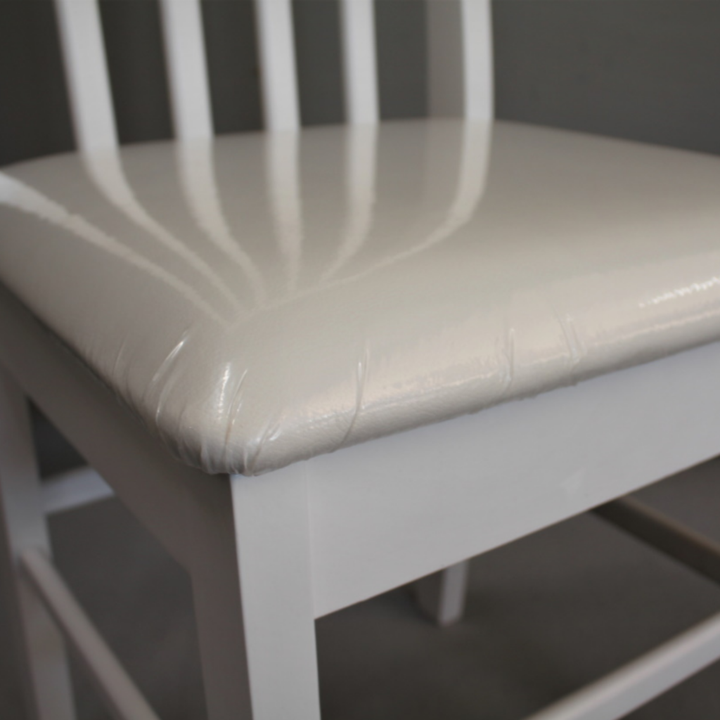 Cadeira Milena Matte Encosto Ripado Branco Courino Branco