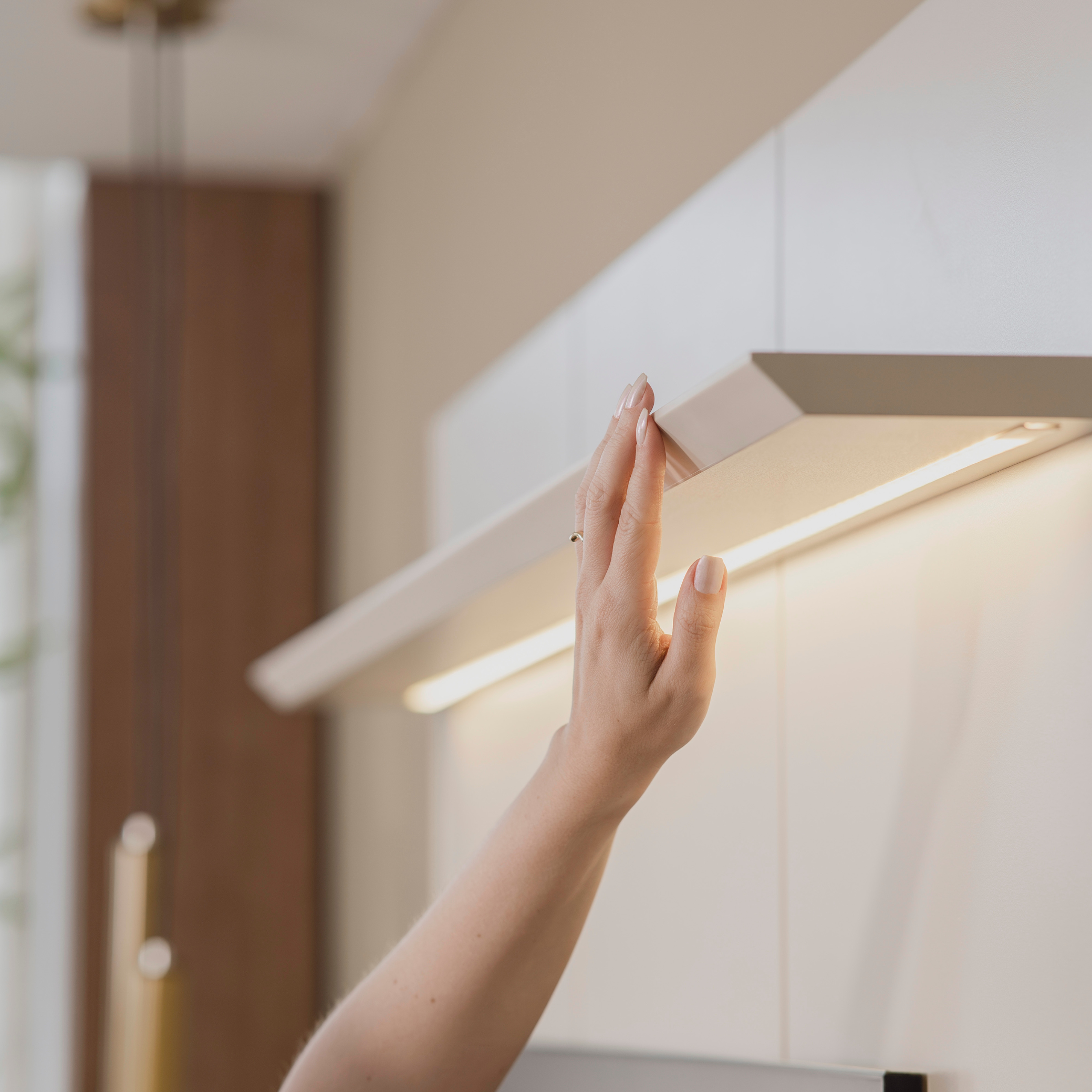 Home Painel Suspenso Ferrara Linea 180cm com Led Canela e Off White