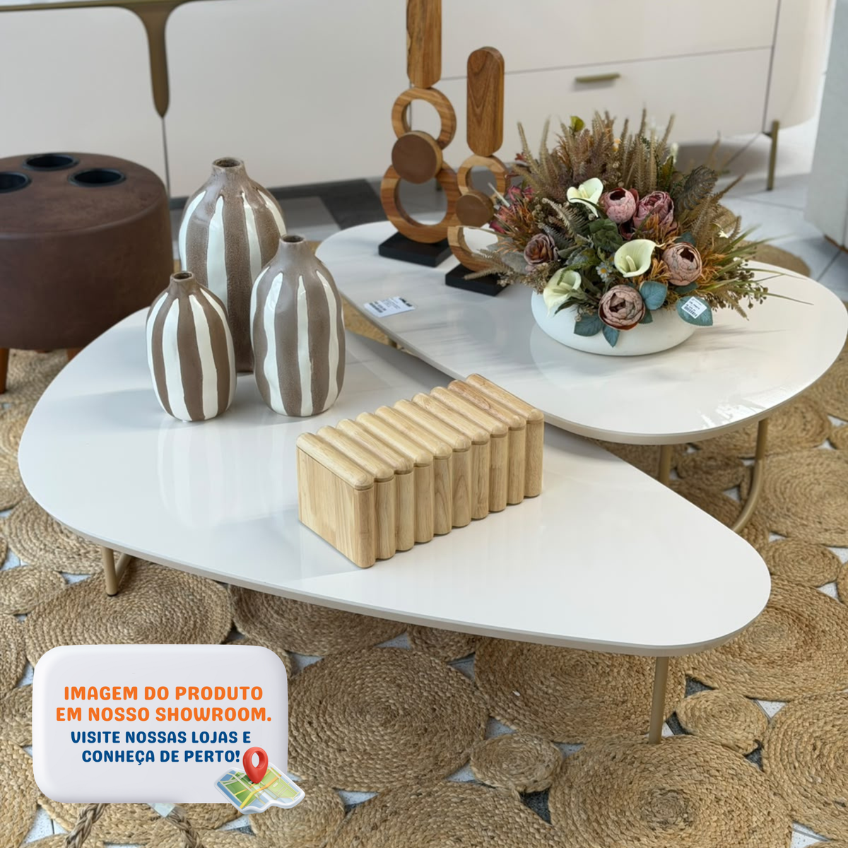 Mesa de Centro Pétala DJ Móveis Orgânica Pé Dourado Off White