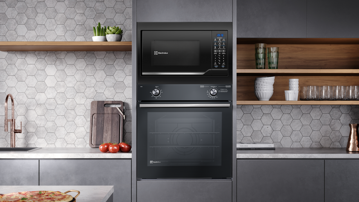 Kit Electrolux de Embutir Forno a Gás 80L Efficient PerfectCook + Micro-ondas 34L 220V