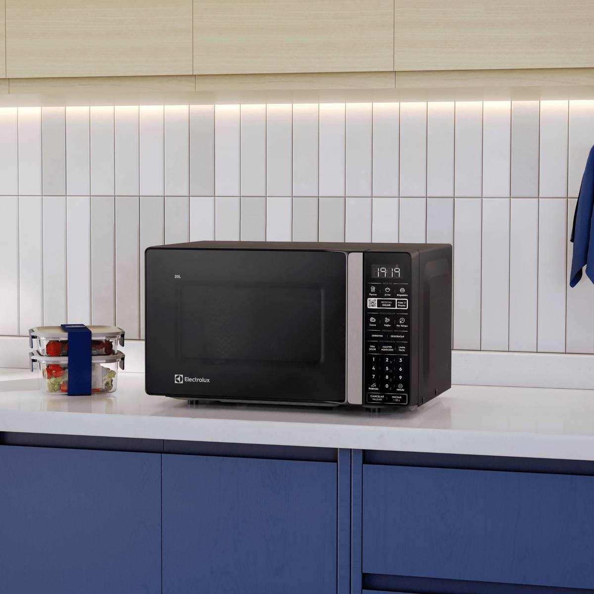 Micro-ondas Electrolux 20L Efficient ME20P Função Descongelamento Assistido Preto 220V