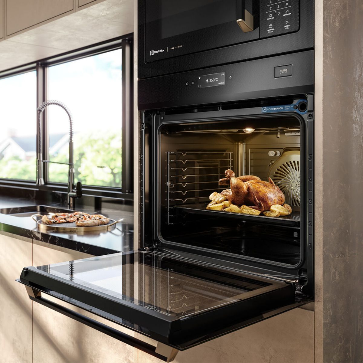 Forno de Embutir Elétrico Electrolux 80L OE9XB Expert Pro Series com VaporCrisp Preto 220V