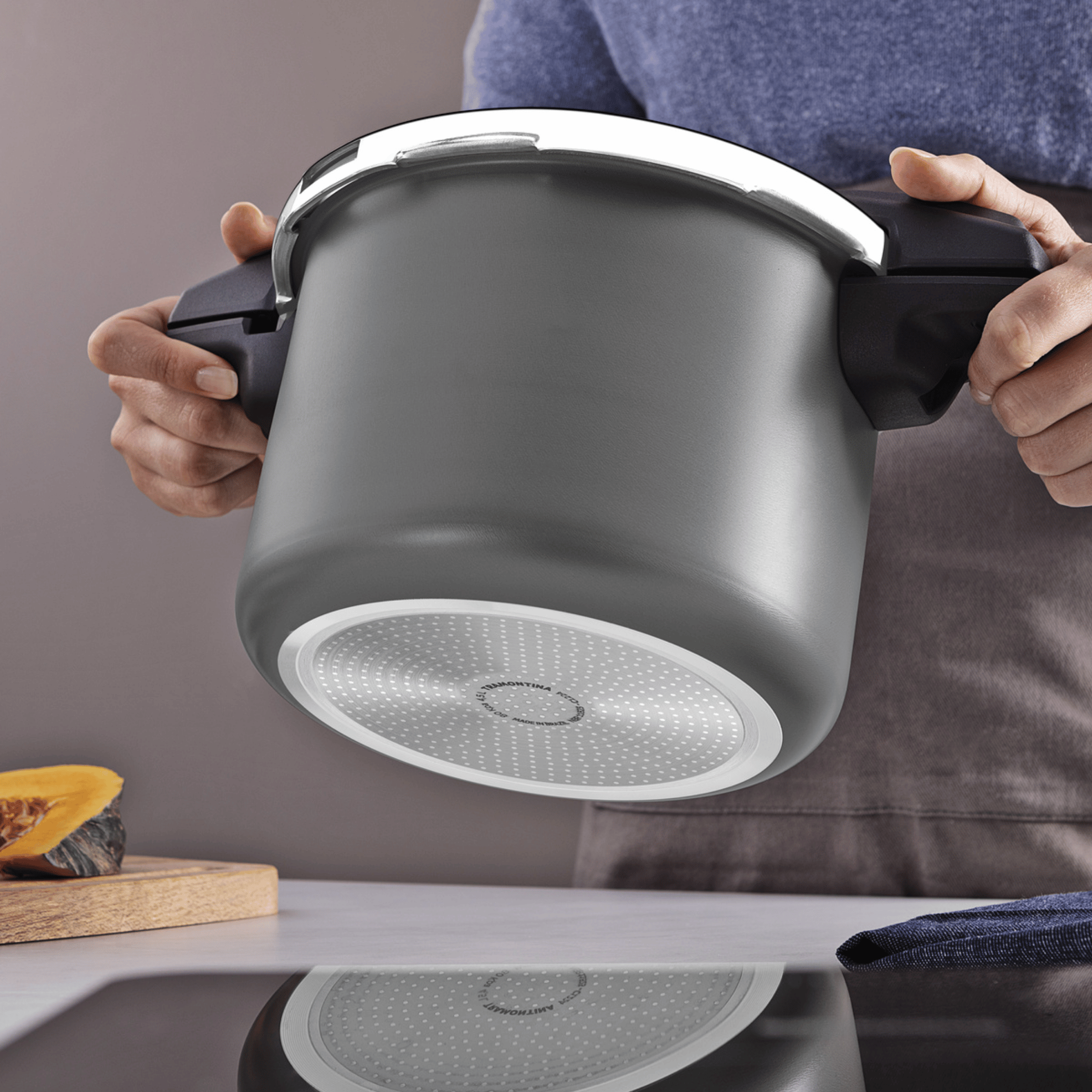 Panela de Pressão Tramontina 4,5L Arizona Indução Antiaderente Starflon Max Titanio