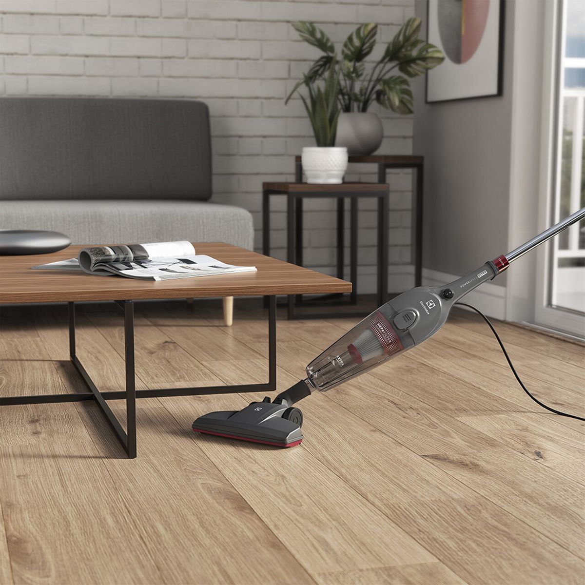 Aspirador de Pó Vertical 2 em 1 Electrolux STK15 Preto 220V