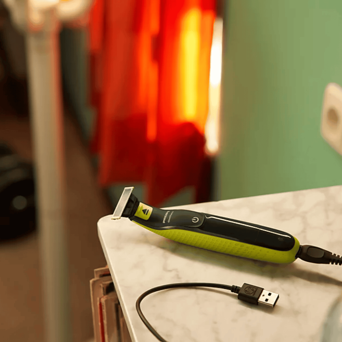 Aparador de Pelos QP2724/10 Philips OneBlade Preto Bivolt