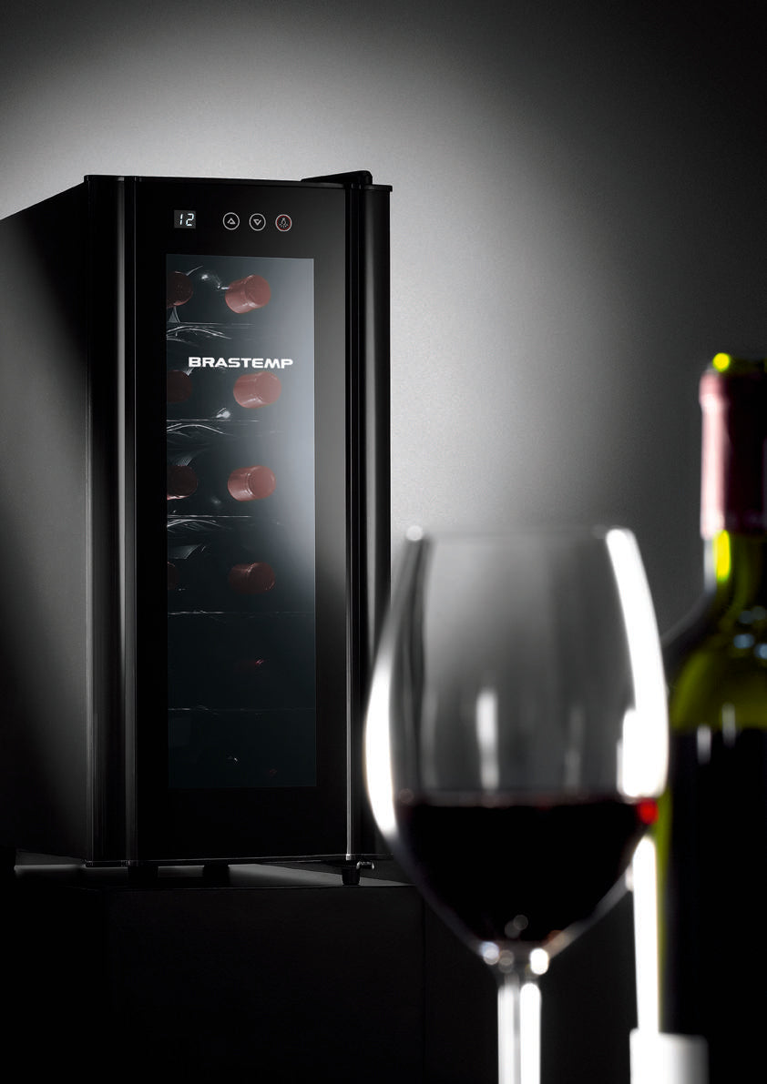 Adega Brastemp 12 Garrafas BZC12BE com Painel Eletrônico Touch  Preto 220V