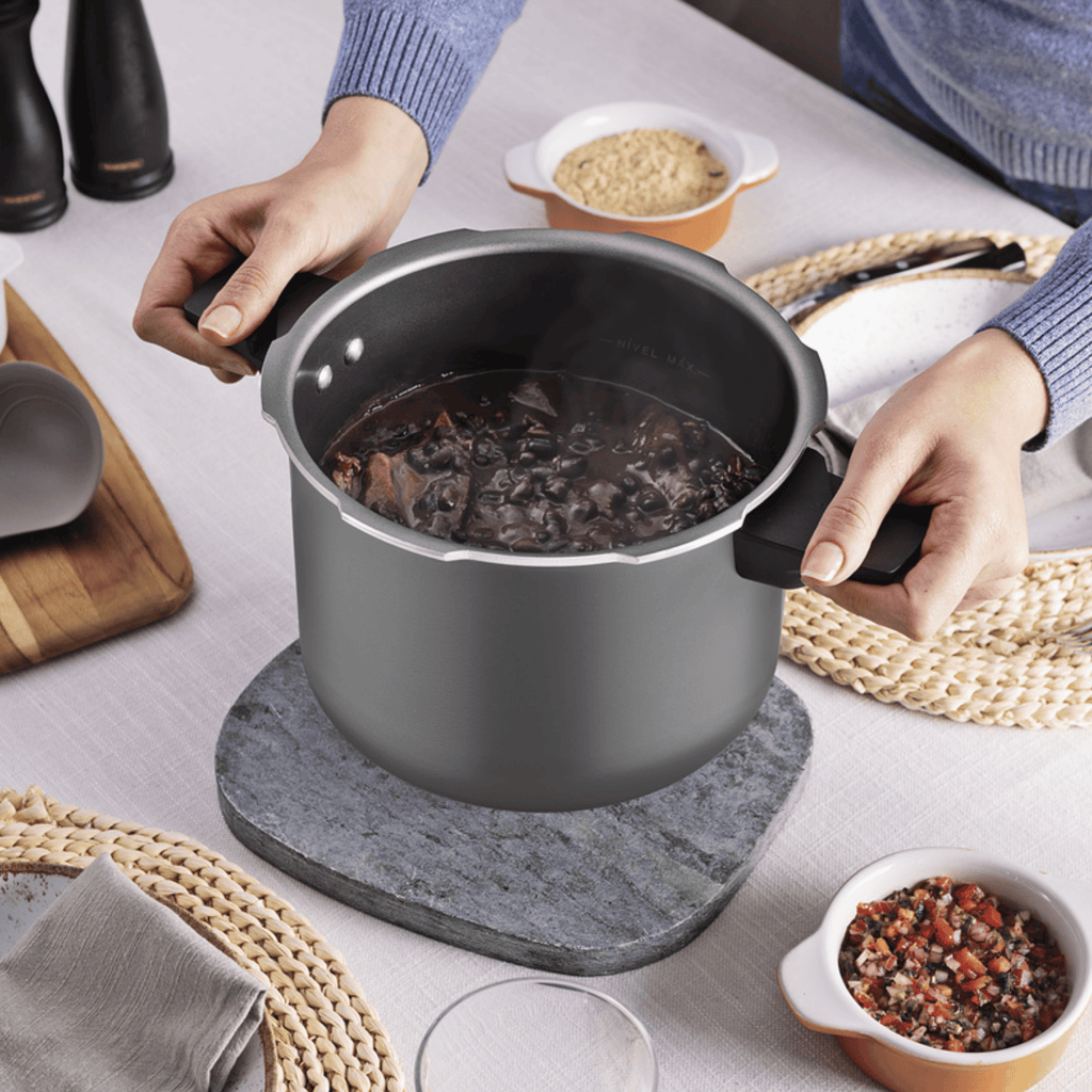 Panela de Pressão Tramontina 4,5L Arizona Indução Antiaderente Starflon Max Titanio
