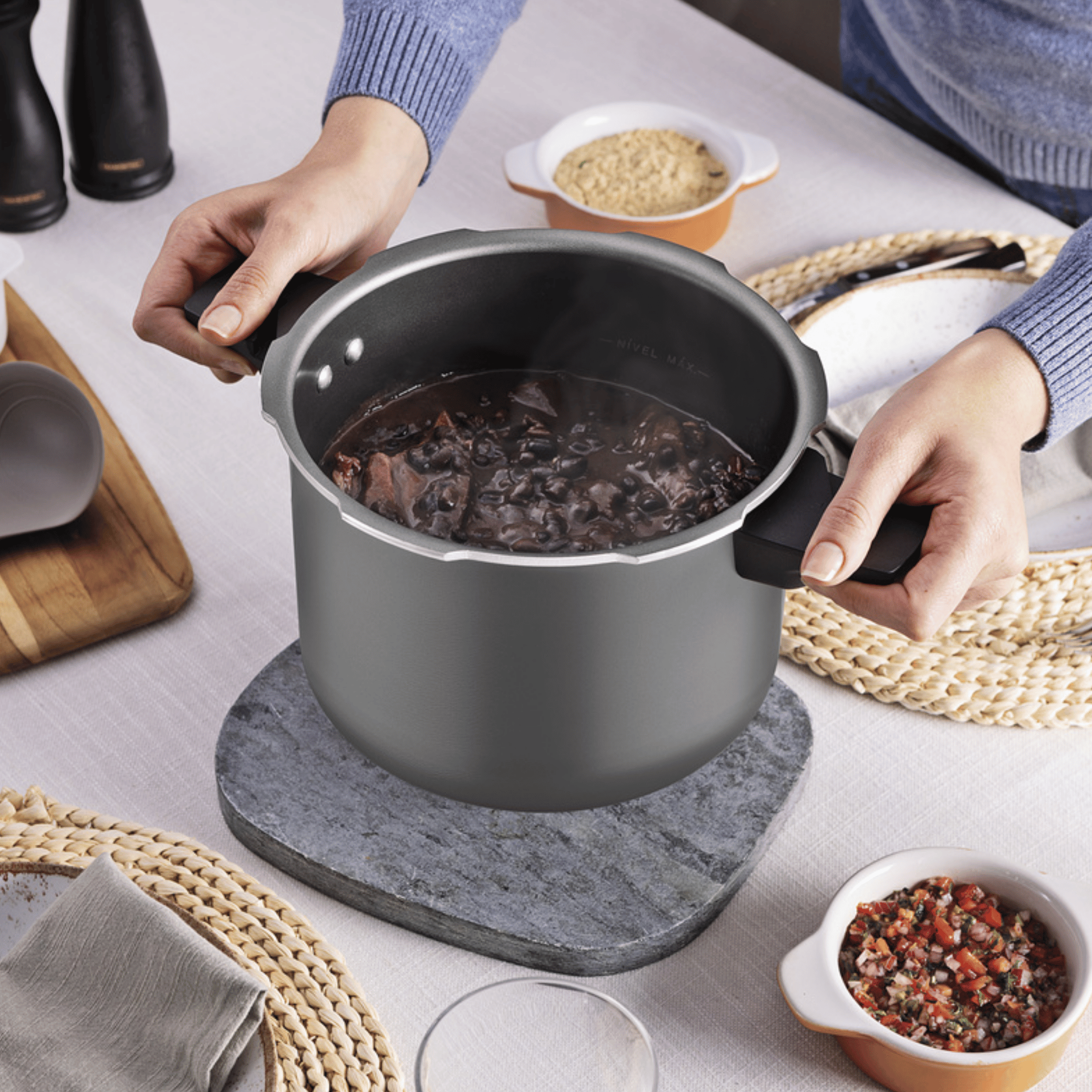 Panela de Pressão Tramontina 4,5L Arizona Indução Antiaderente Starflon Max Titanio