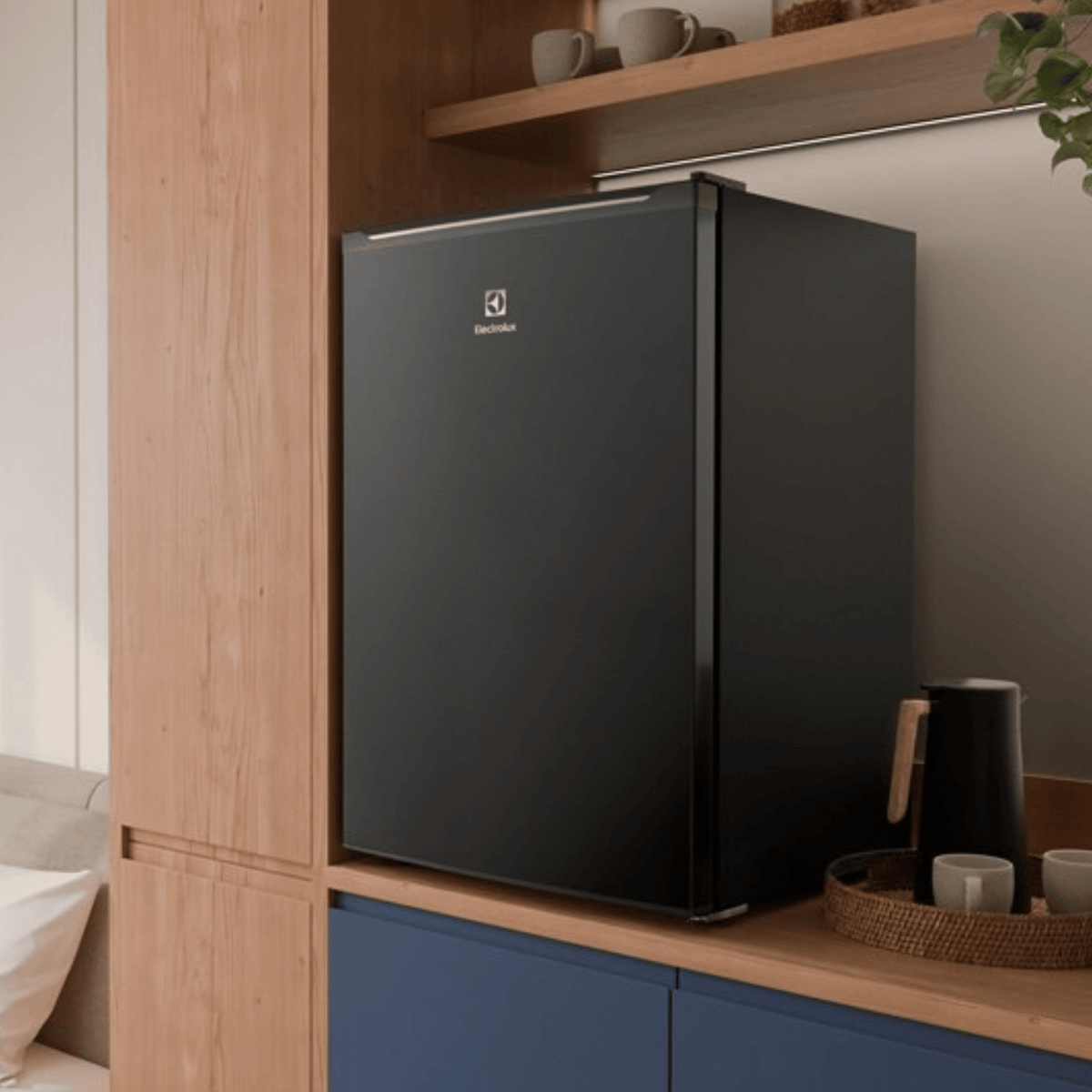 Mini Freezer Vertical Electrolux 98L Inverter FEI1 01 Porta Preto Bivolt