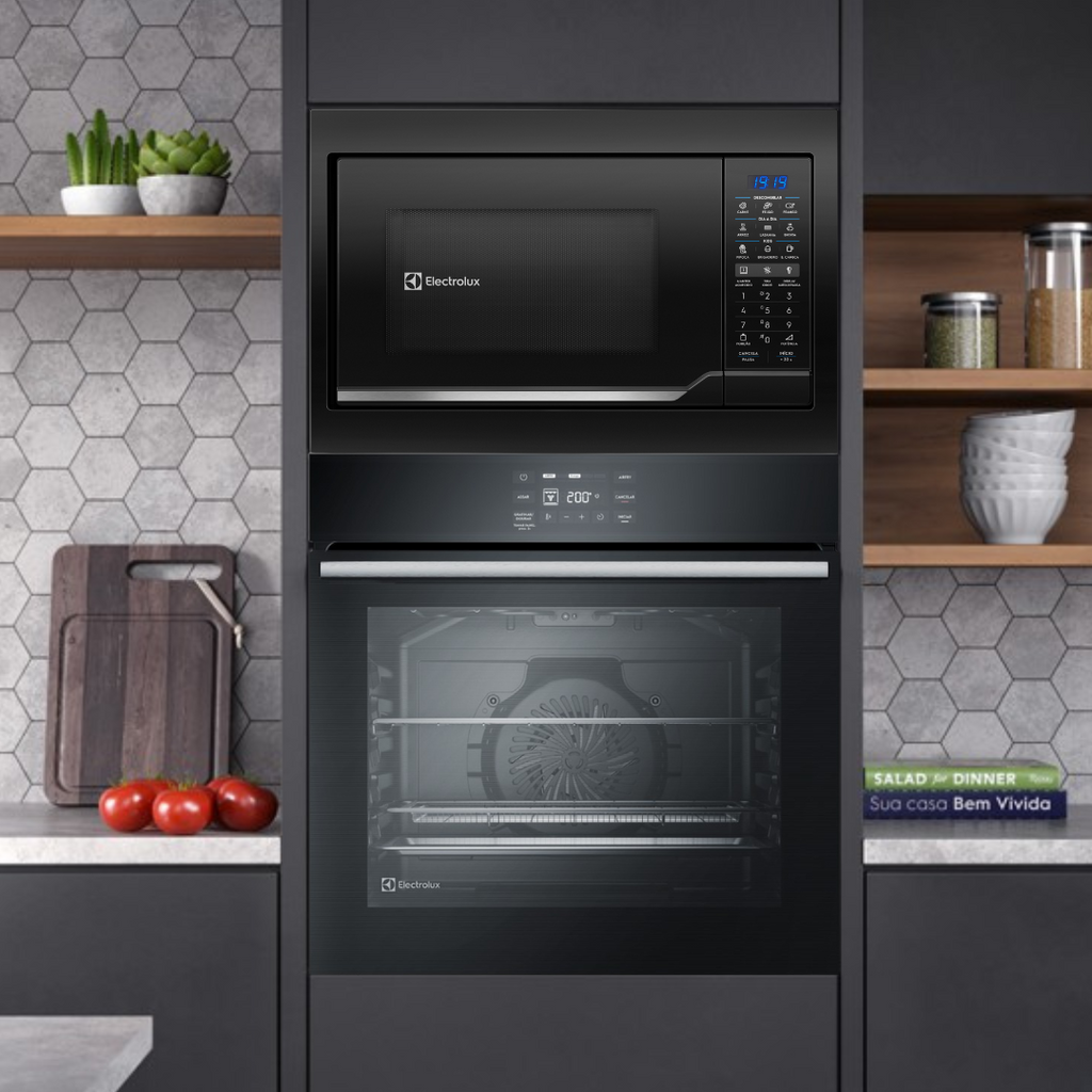 Kit Electrolux de Embutir Forno Elétrico OE8EA 80L com AirFryer +Micro-ondas 34L ME3EP 220V